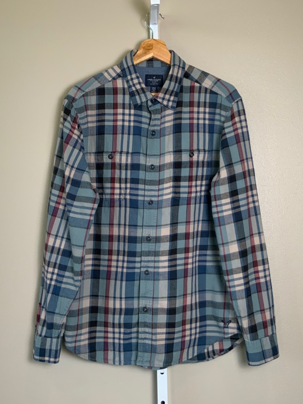 American Eagle Outfitters Classic Fit Plaid Flannel Button Down Shirt